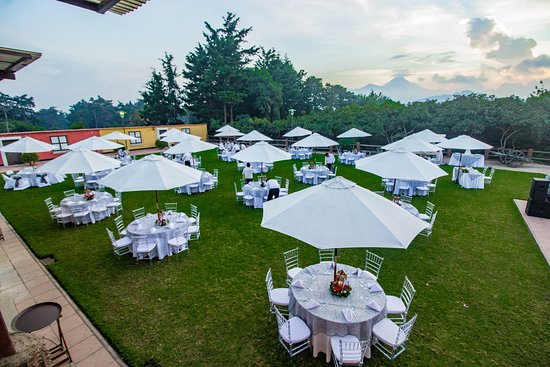 Restaurante Comiendo Entre Volcanes